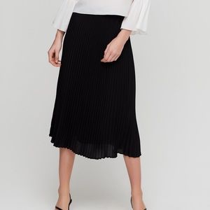 Aritzia Babaton Jude accordian skirt